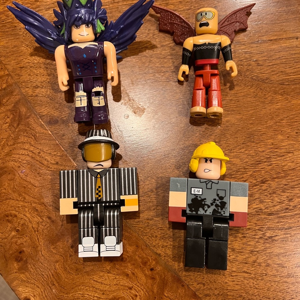 Roblox  Action Figures Lot 4 Panwellz Dreams Teiyia Lord Umberhallow Crusher